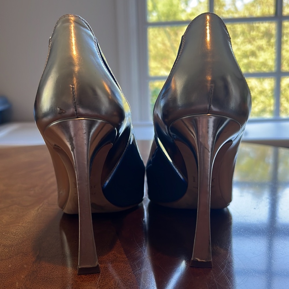 Authentic and rare Dior silver, lucite and blue pumps w/ 4” signature Dior Heel - Picture 2 of 7
